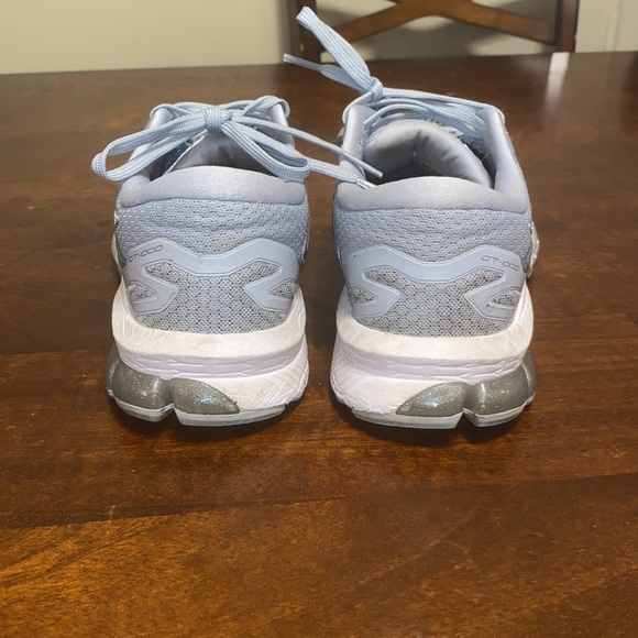 ASICS - Picture 4 of 5